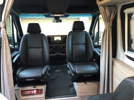 goventure-04-swivel-seats.jpg